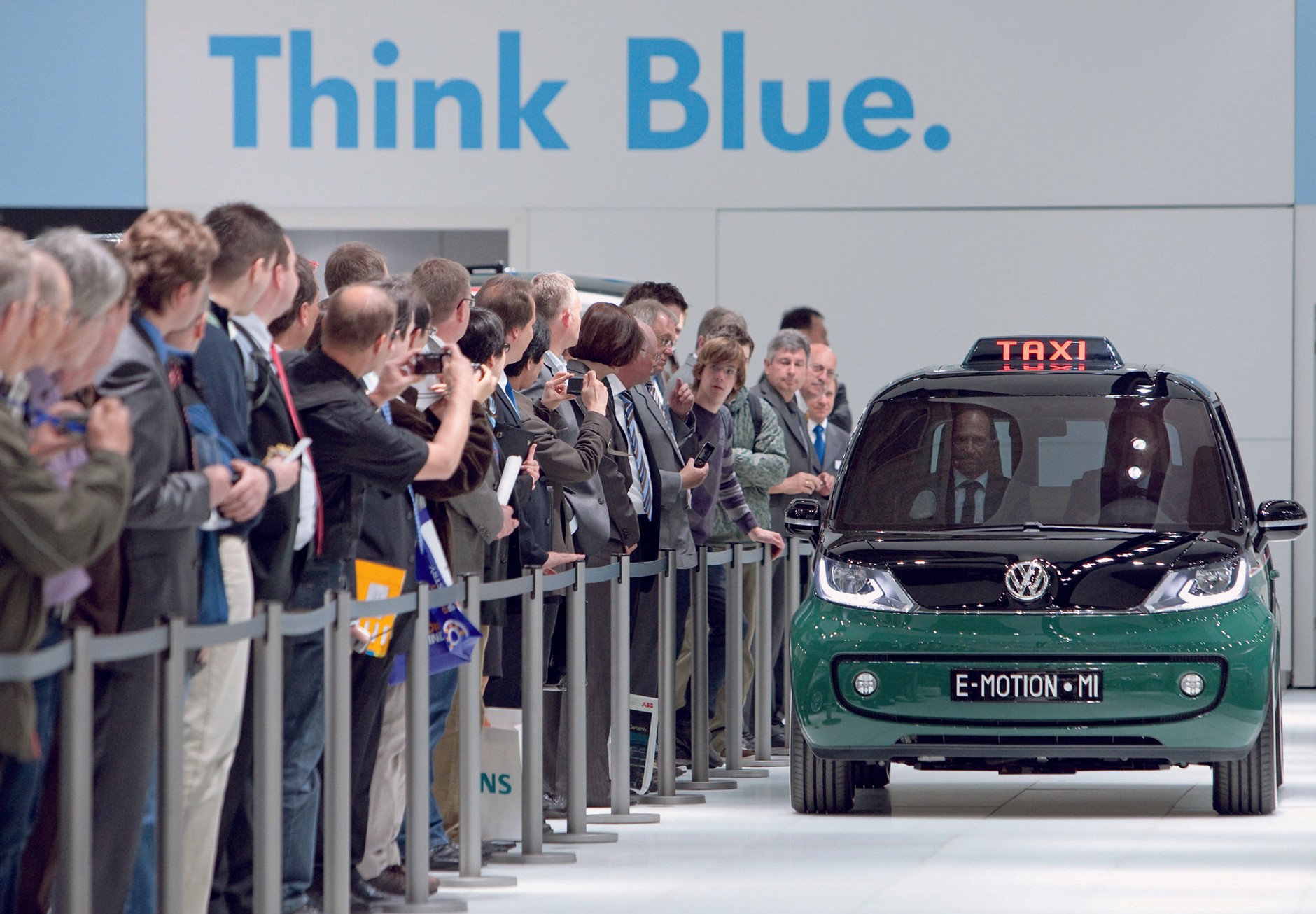 Hanower 2010: Volkswagen prezentuje elektryczną taksówkę w stylu retro