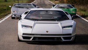 Nowe Lamborghini Countach wyjechało na drogi. I to w jakim towarzystwie!