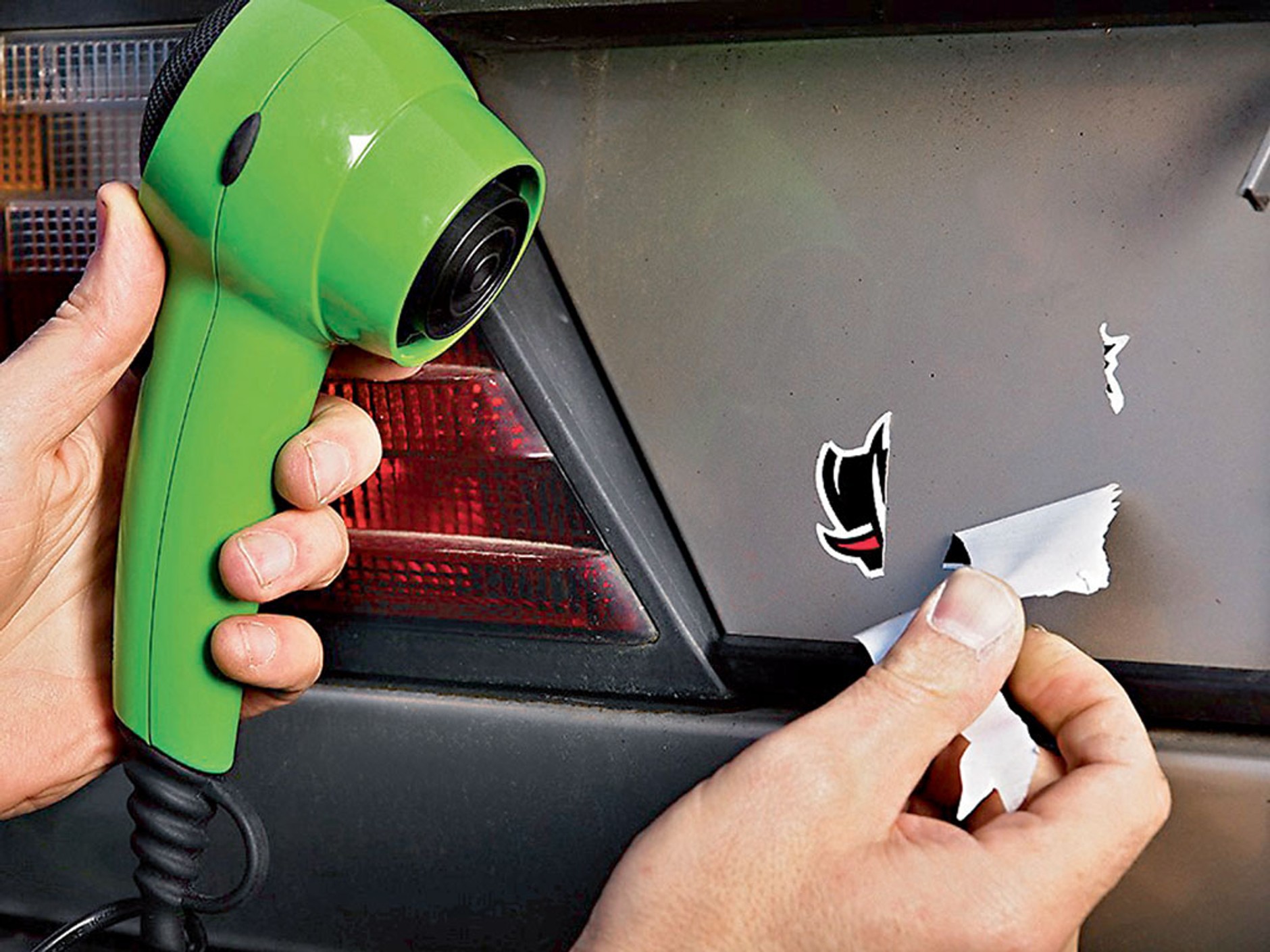 Usuwanie naklejek na gorąco