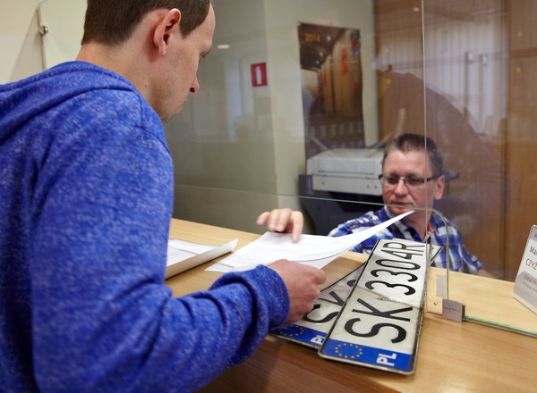 Nowe zasady rejestracji aut. W końcu załatwisz wszystko bez wychodzenia z domu