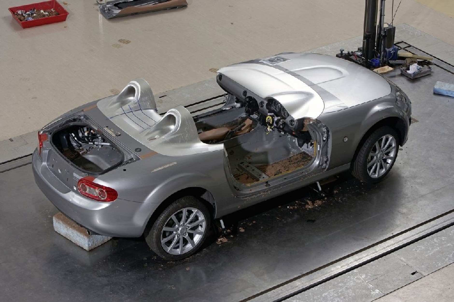 Mazda MX-5 Superlight - Oto jak powstała