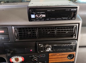 TEST: Alpine UTE-200BT – radio z USB, ale bez CD