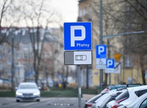 „Lub na obszarze uzdrowiska”. Jest ustawa, będą codzienne opłaty za parkowanie w miastach i nie tylko