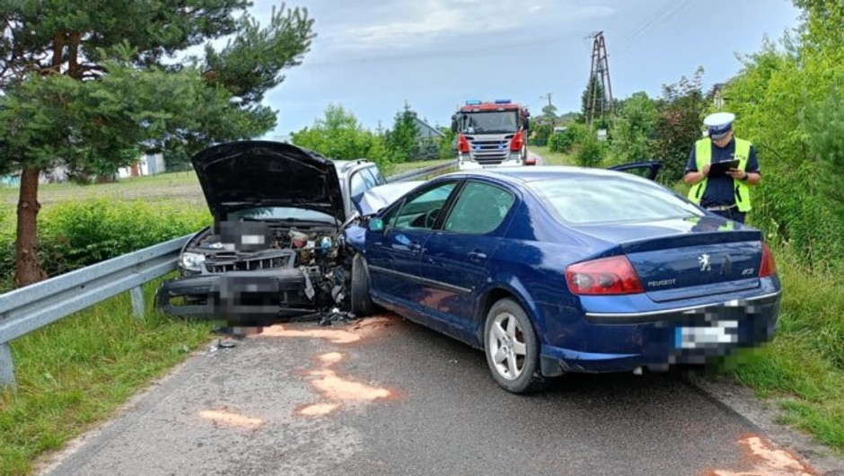 Obraz pochodzący z serwisu https://lubartow.policja.gov.pl/llb/informacje/aktualnosci/146385,Zderzenie-Peugeota-z-Volkswagenem-w-Antoniowce.html