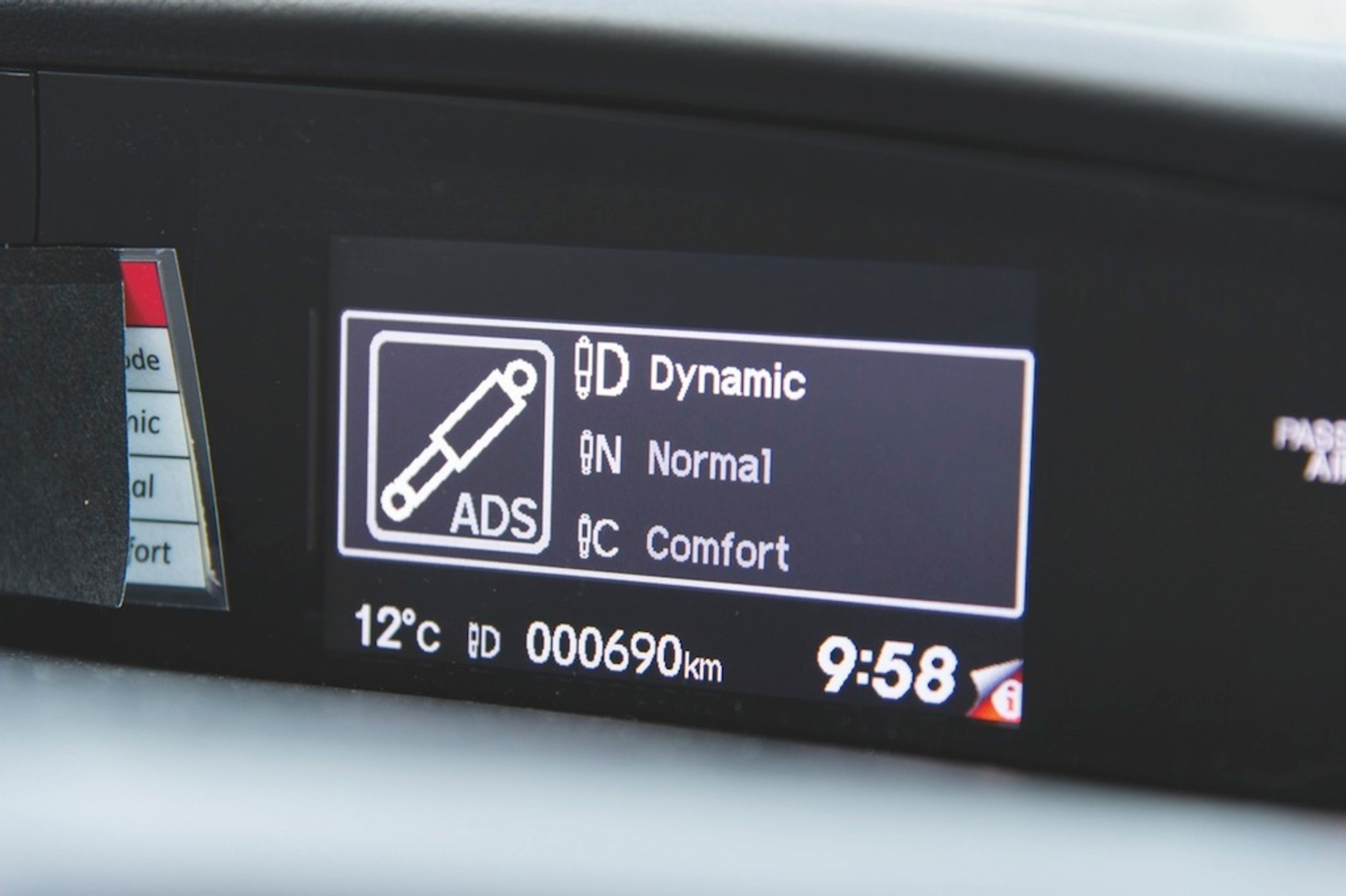 Adaptacyjne tylne amortyzatory w Hondzie Civic IX kombi
