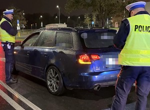 Policjanci z Mokotowa odzyskali luksusowe auto. Pewna klientka je sobie... przywłaszczyła