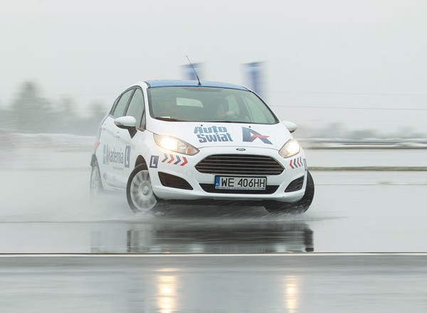 Akademia Auto Świat - panie doskonaliły technikę jazdy