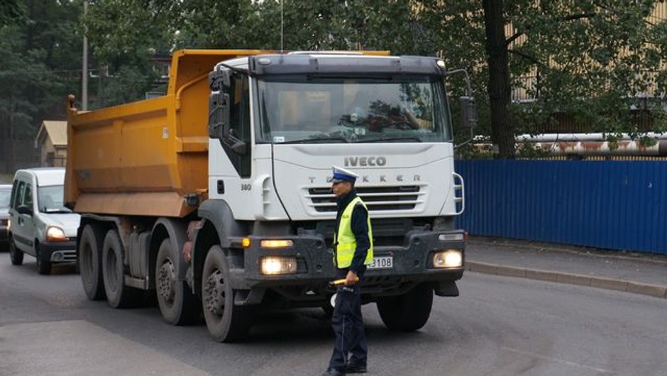 Pijany kierowca iveco bez uprawnień i ubezpieczenia zatrzymany przez policję