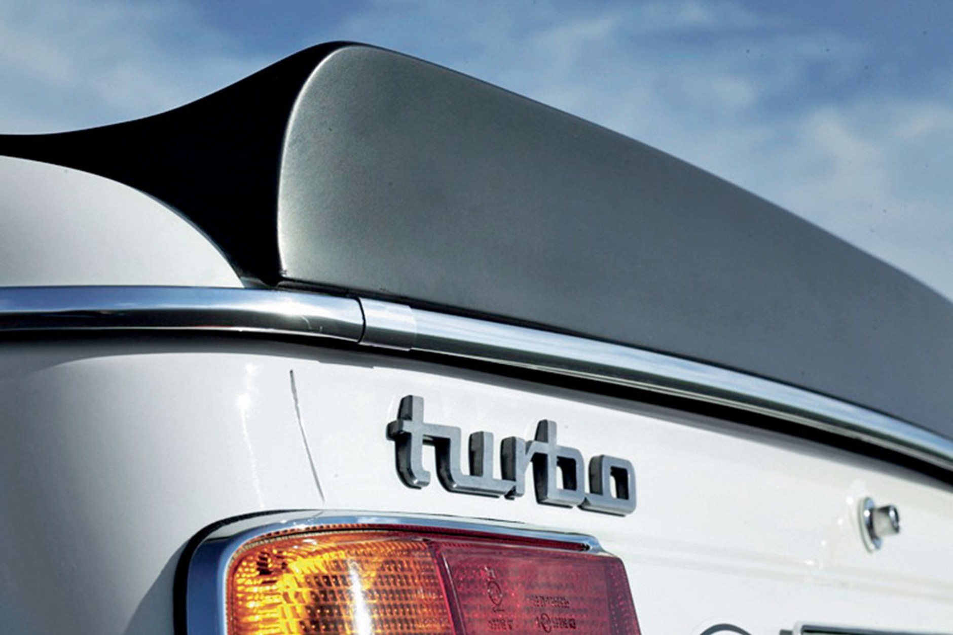 BMW 2002 Turbo:Klasyk pod ciśnieniem