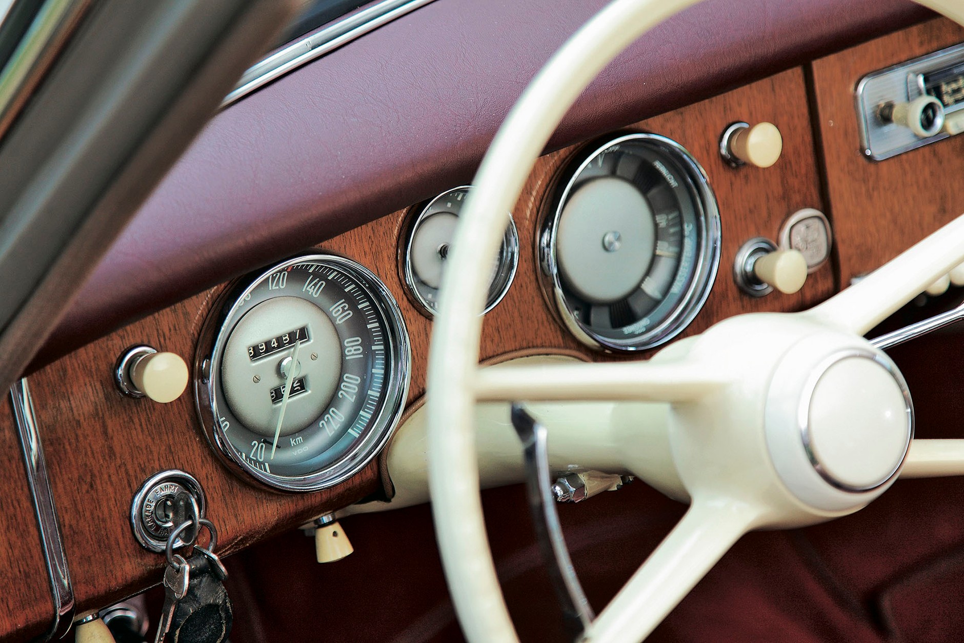 BMW V8 3200 Super - technika nowsza niż stylistyka