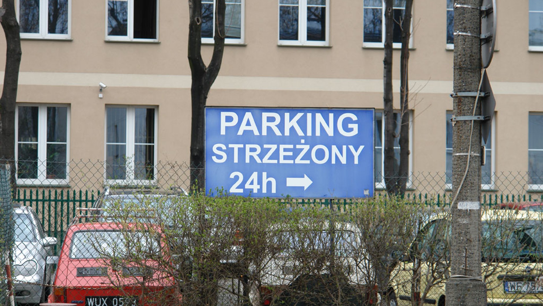 Zatrzymany zestaw ciężarowy trafił na parking strzeżony