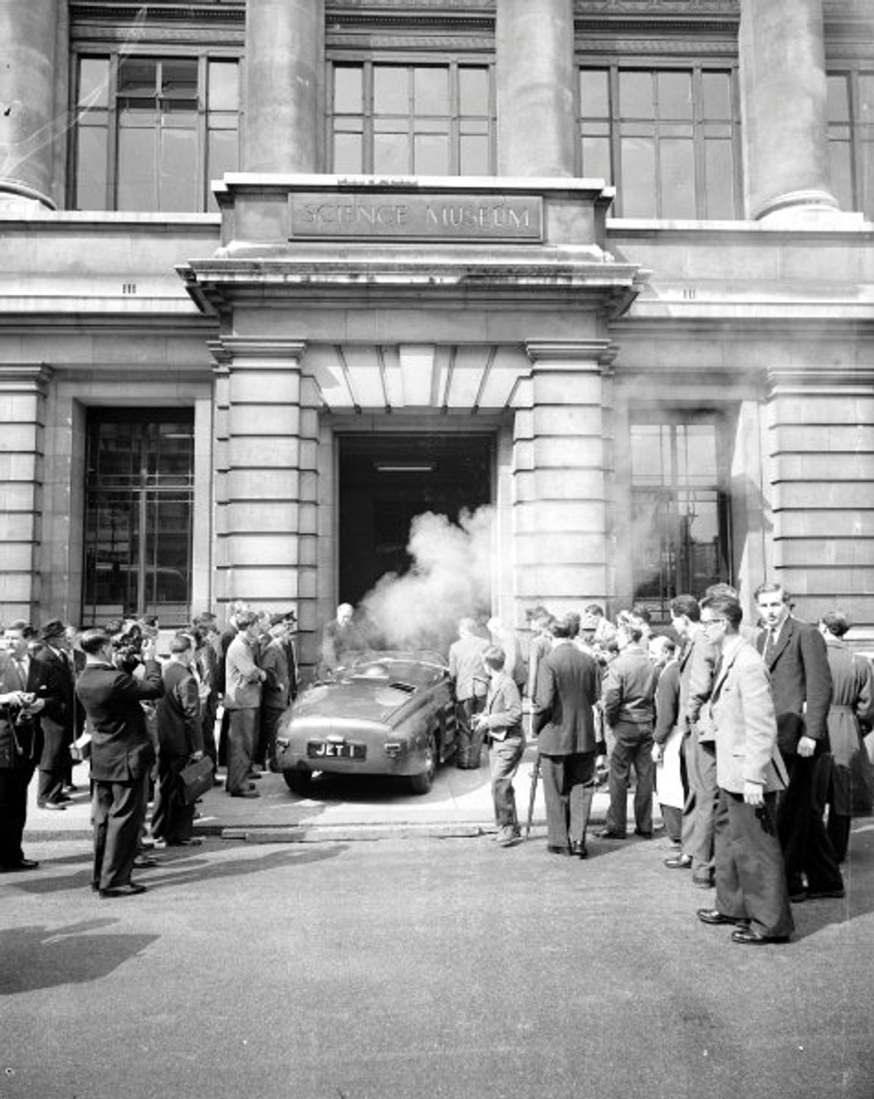 Rover z silnikiem odrzutowym