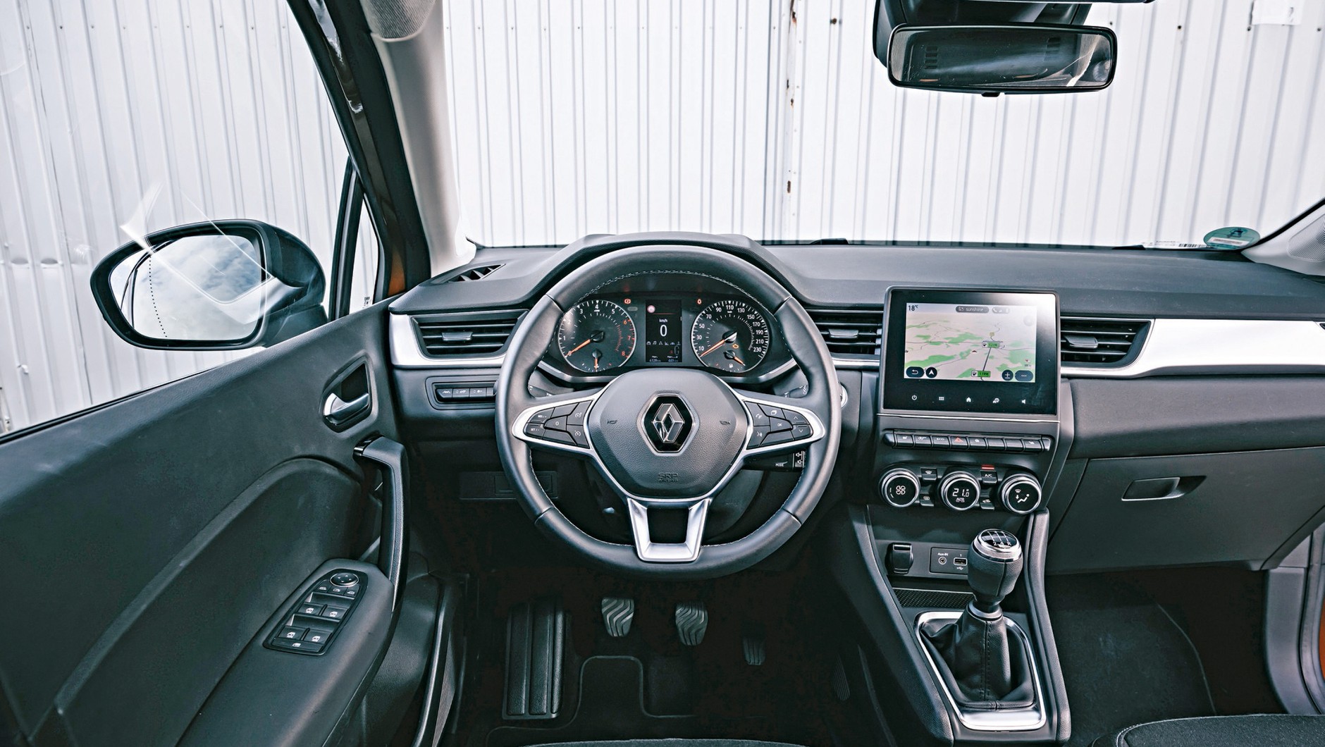 Renault Captur 1.0 TCe 100 - kokpit