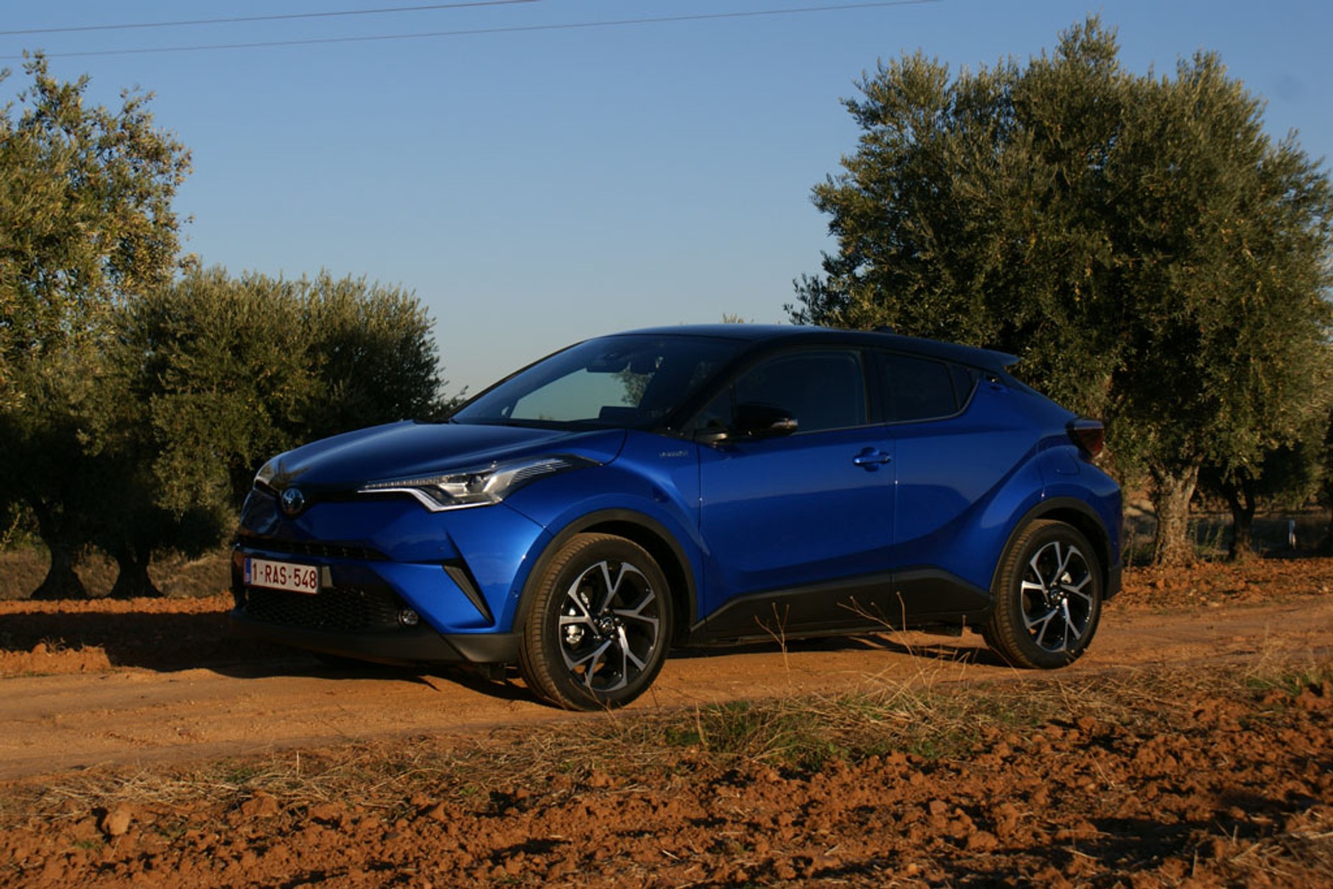 Toyota C-HRa - hybrydowy SUV w rozsądnej cenie