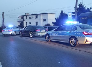 Miał ponad trzy promile, narkotyki we krwi i próbował przekupić policjantów. Ujęto go po pościgu