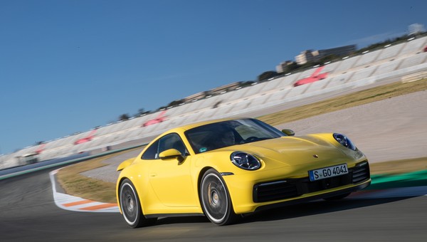Jak jeździ nowe Porsche 911 Carrera 4S?