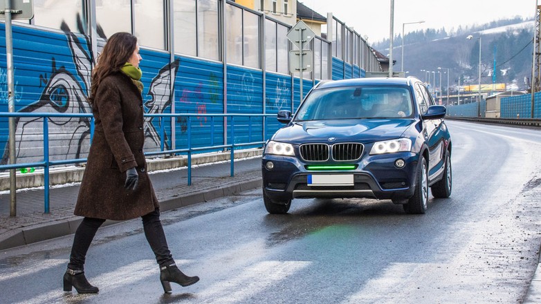 Dodatkowe zielone światło stopu montowane z przodu auta