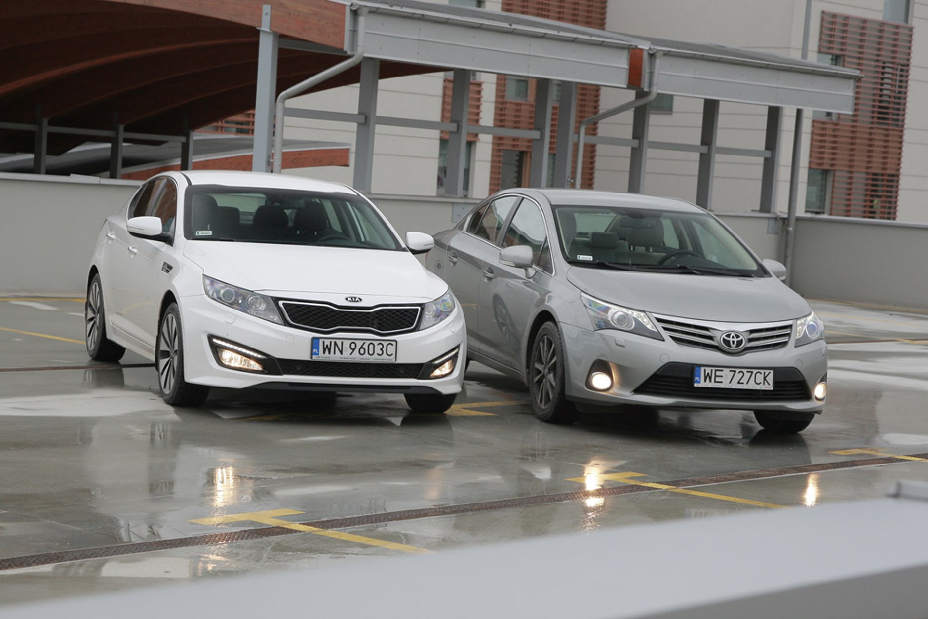 Kia Optima kontra Toyota Avensis: sedany bez nadęcia
