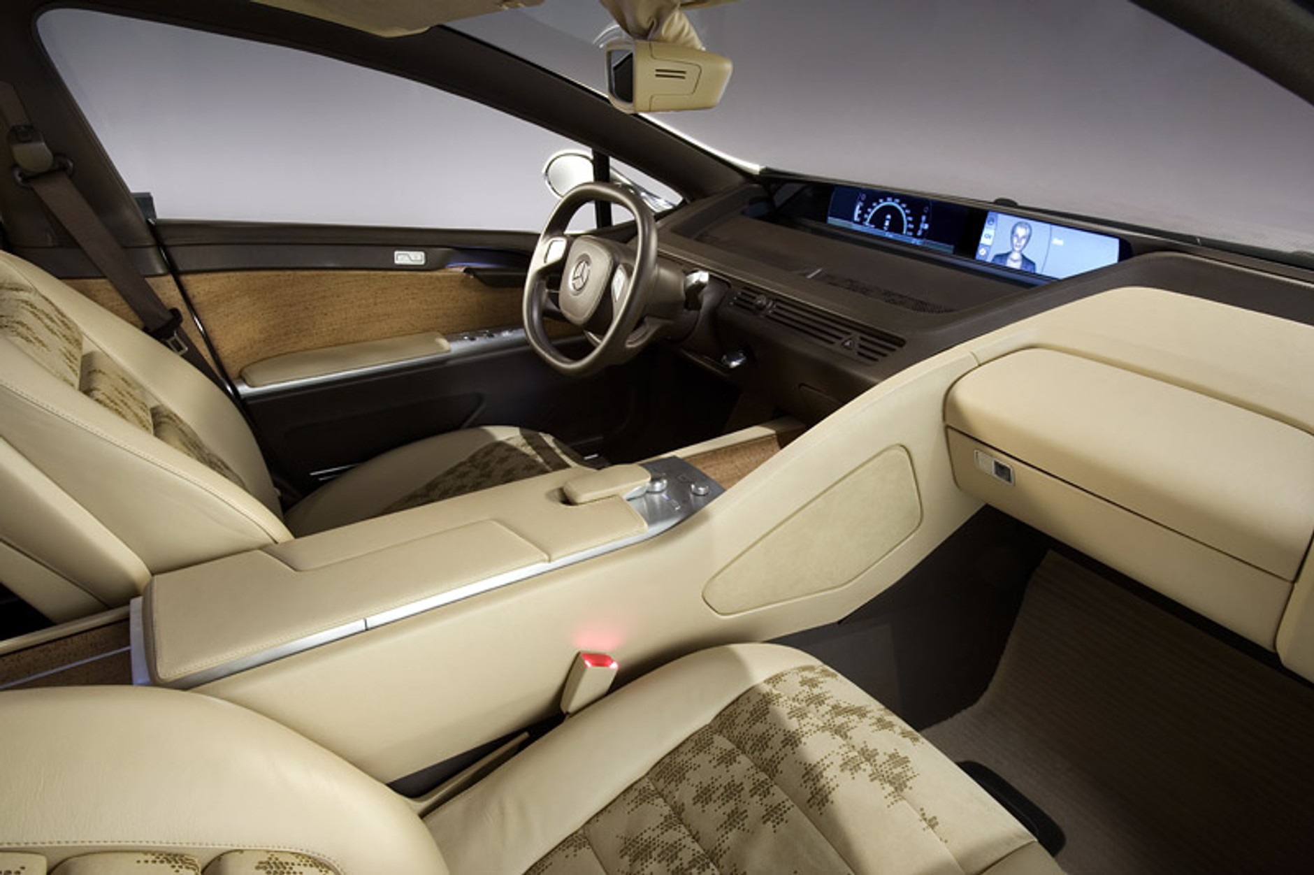 IAA Frankfurt 2007: Mercedes-Benz F700 – mistyczna nowoczesność