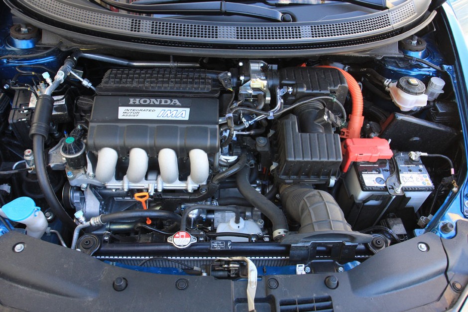 Honda CR-Z GT: Elektryzująca hybryda, pulsujący bas