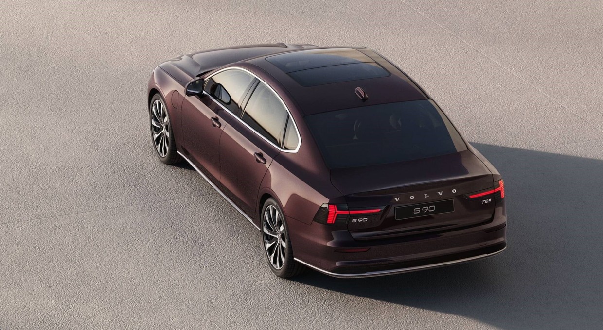 Pełna elektryfikacja jeszcze zaczeka. Volvo przedłużyło życie kolejnemu spaliniakowi