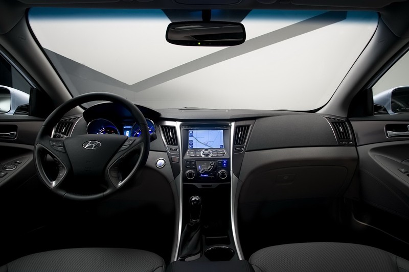 Hyundai i40 na Ciebie patrzy