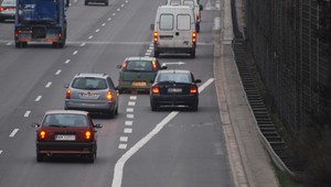 Korek zwalnia, ale nie od myślenia