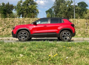 Jeep Avenger to nowy SUV "made in Poland". W dodatku nie musi być elektryczny
