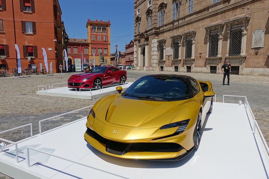 Ferrari - 82 egz.