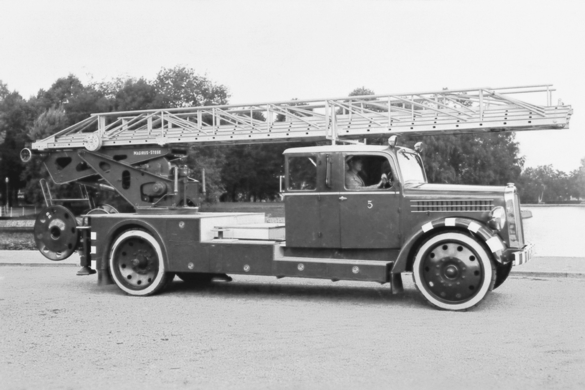 100 lat wozów strażackich Scania