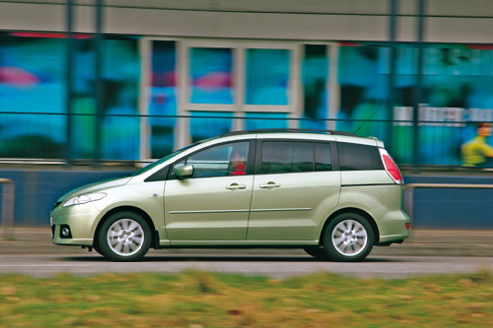 Cztery minivany z silnikami diesla