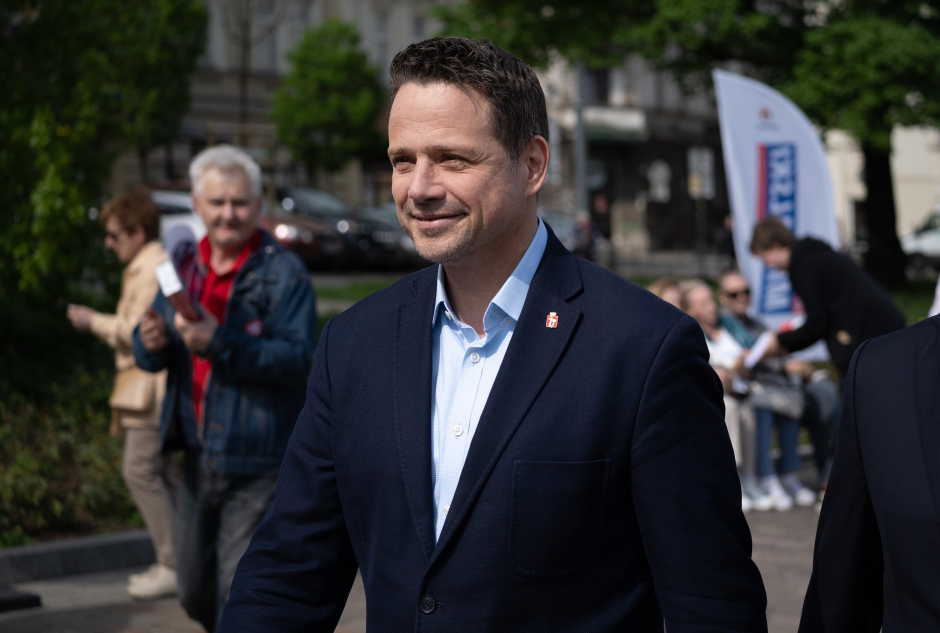 Czy Rafał Trzaskowski wkrótce będzie musiał chodzić po Strefie Czystego Transportu na piechotę? Prywatnie ma kilkunastoletniego diesla.