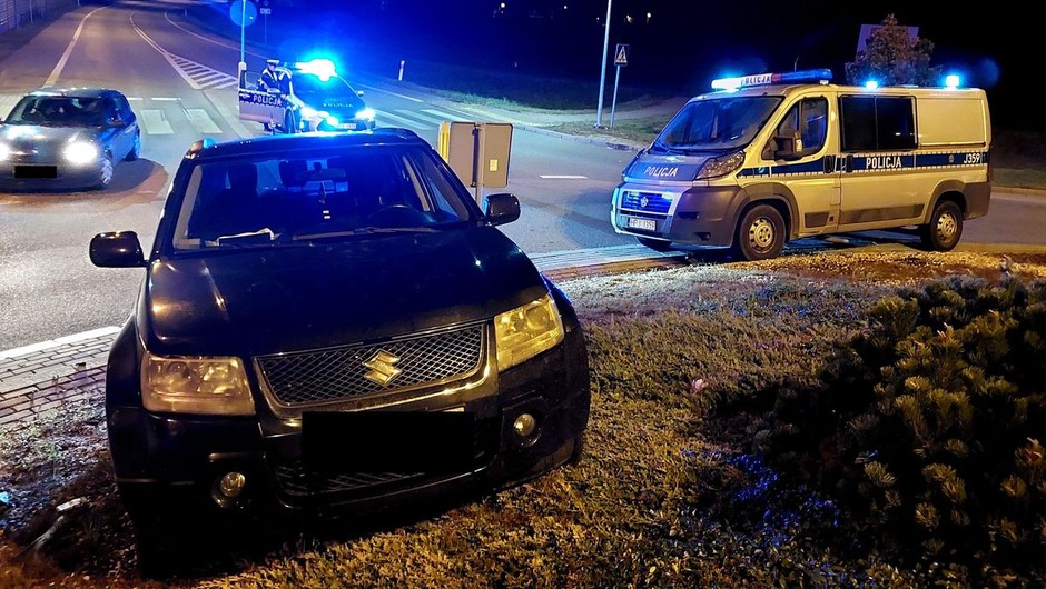 69-letni nietrzeźwy kierowca suzuki stracił kontrolę nad pojazdem w Prudniku