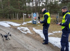 Policja coraz częściej korzysta z dronów, które obnażają grzechy kierowców [Nagranie]