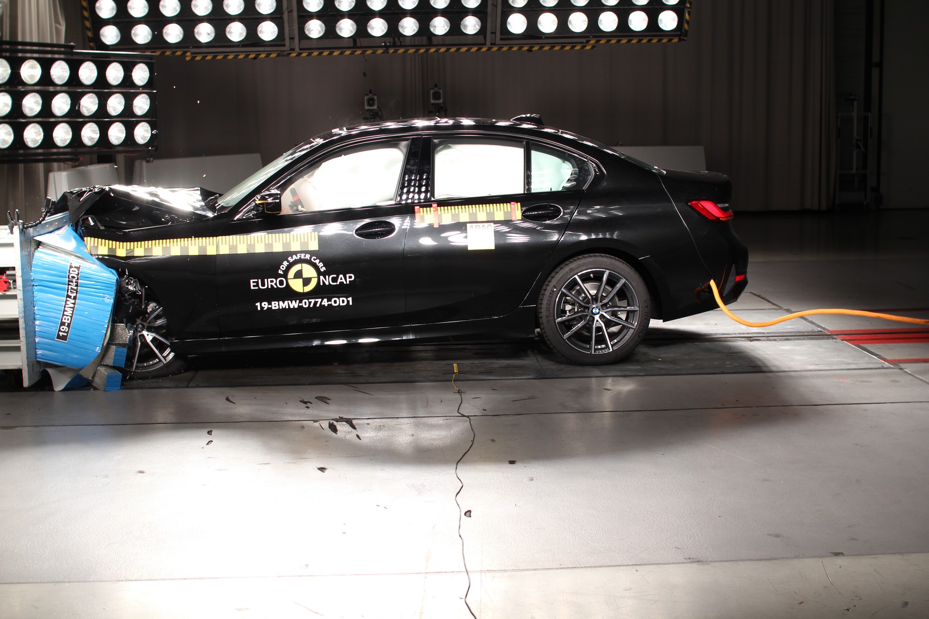 Testy zderzeniowe: BMW serii 1 i serii 3, Peugeota 208 oraz Jeepa Cherokee