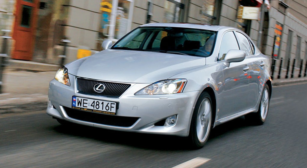 Lexus IS - solidne auto, poza wersją z dieslem