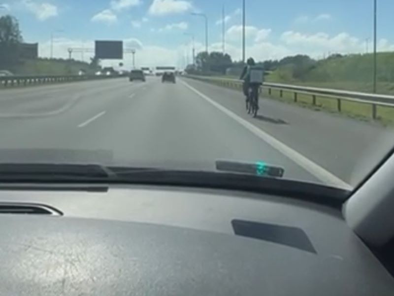 Rowerzyści na obwodnicy Trójmiasta