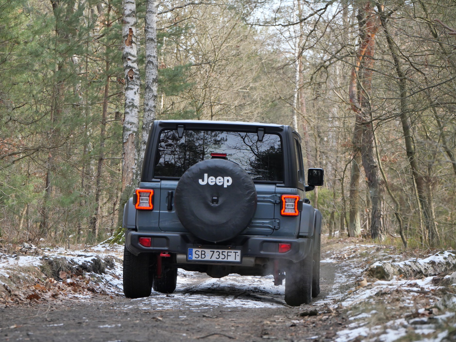 Jeep Wrangler vs Toyota Land Cruiser