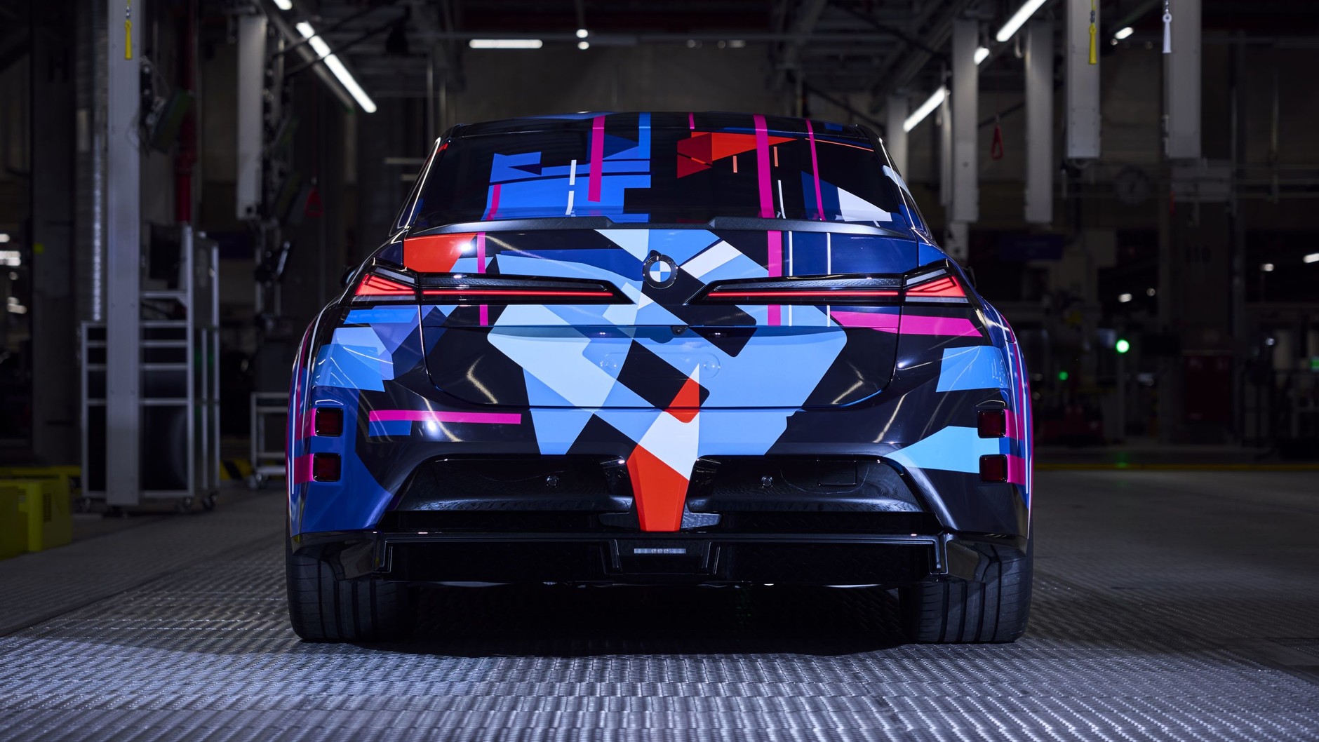 BMW M3 (7. generacja; wersja elektryczna w kamuflażu)