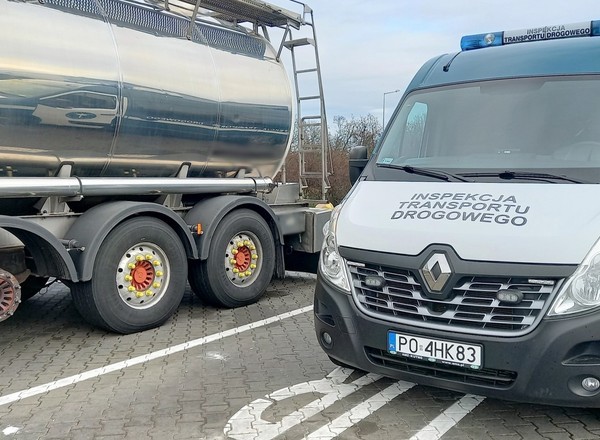 Inspektorzy od razu to zauważyli. Jechał tak autostradą z Niemiec