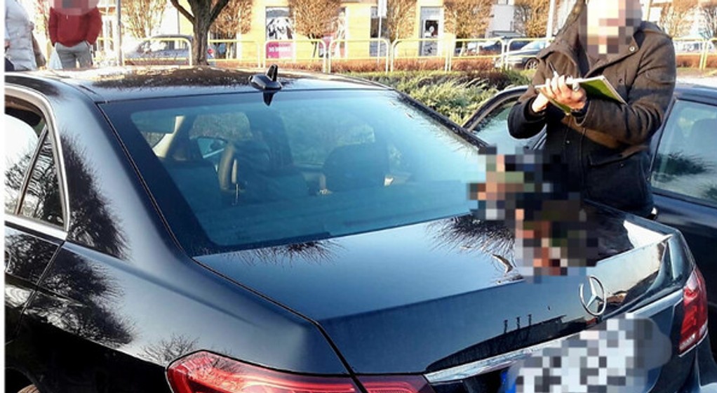 Rejestrował drogie auta na "słupy". Wyłudził ponad 3,5 mln zł