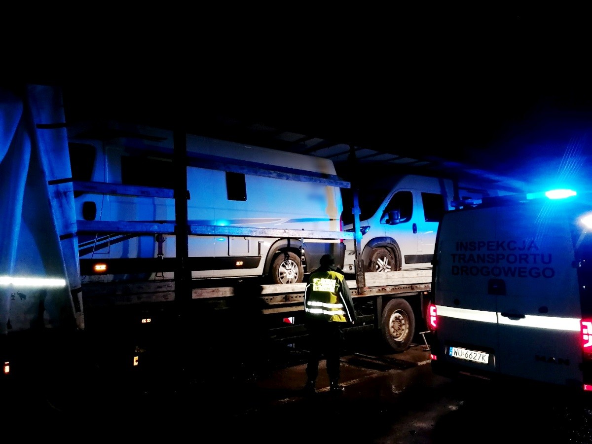 Skradzione kampervany ukryte w naczepie litewskiego tira