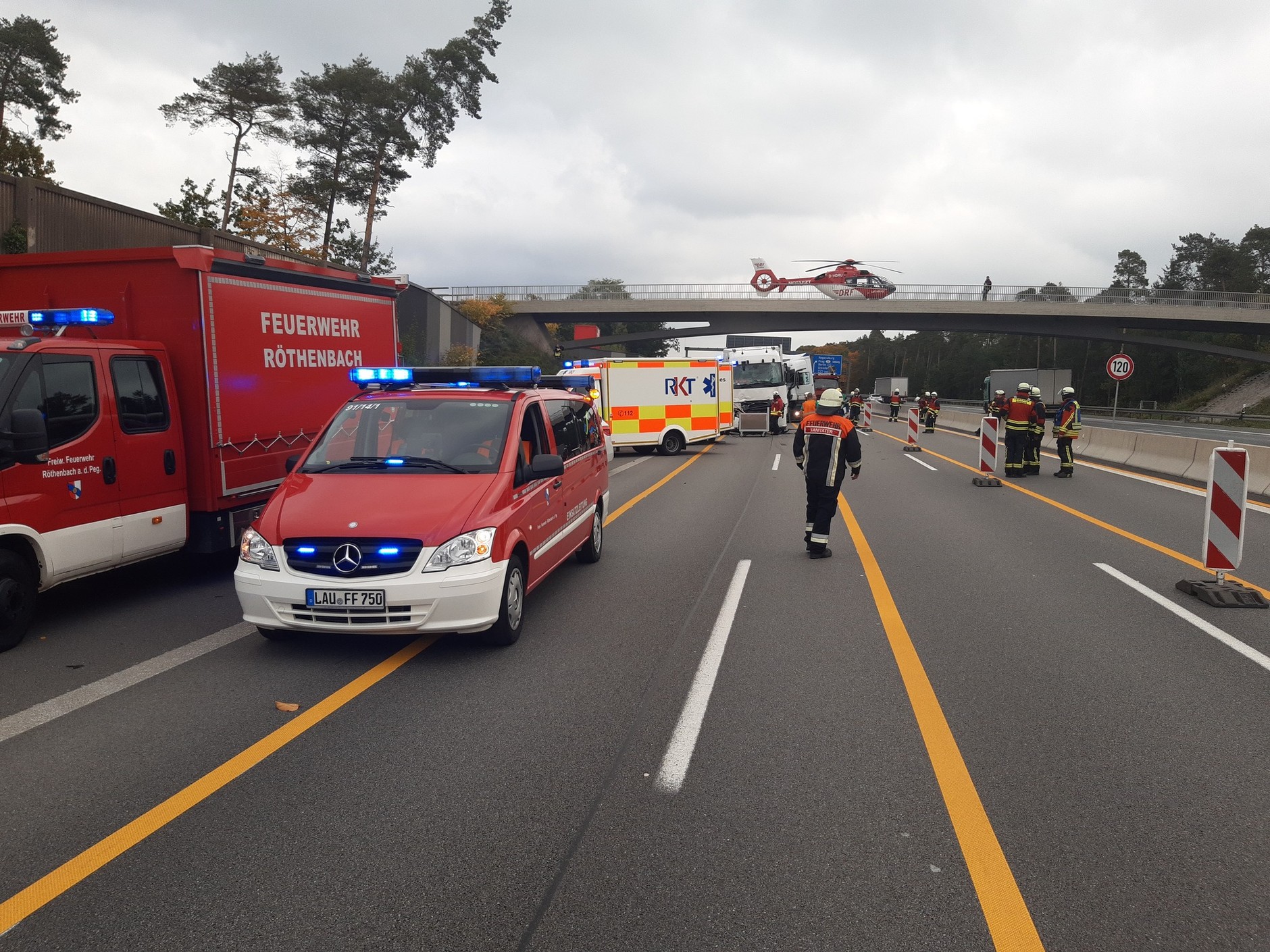 Na niemieckiej autostradzie A3 zderzyło się sześć ciężarówek