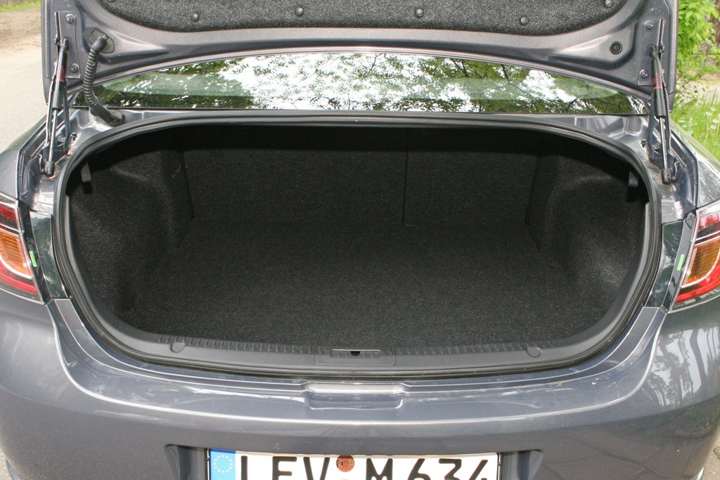 Ford Mondeo kontra Mazda 6 i Honda Accord: używane limuzyny dla rodziny