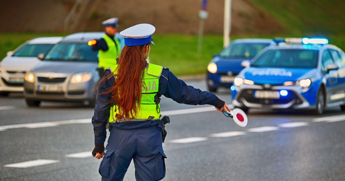 Nawet drobny ruch samochodem za znakiem B-20 oznacza kłopoty. Wcześniej trzeba się zatrzymać