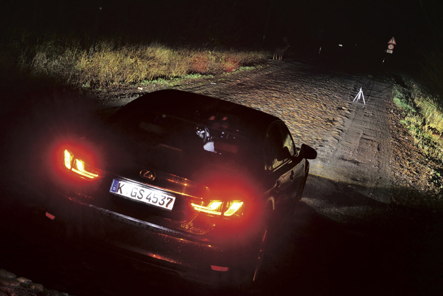 Porównanie świateł samochodowych: sprawdzamy, jak w praktyce działają: halogen, ksenon oraz lampa LED