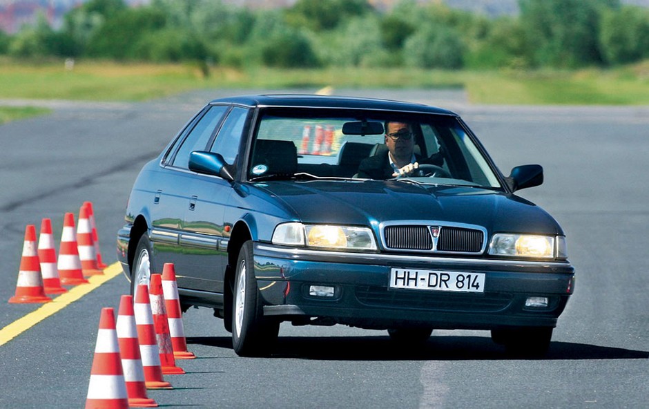 niewielkie tendencje do podsterowności. Automatyczna skrzynia biegów nieco ospale pracuje.