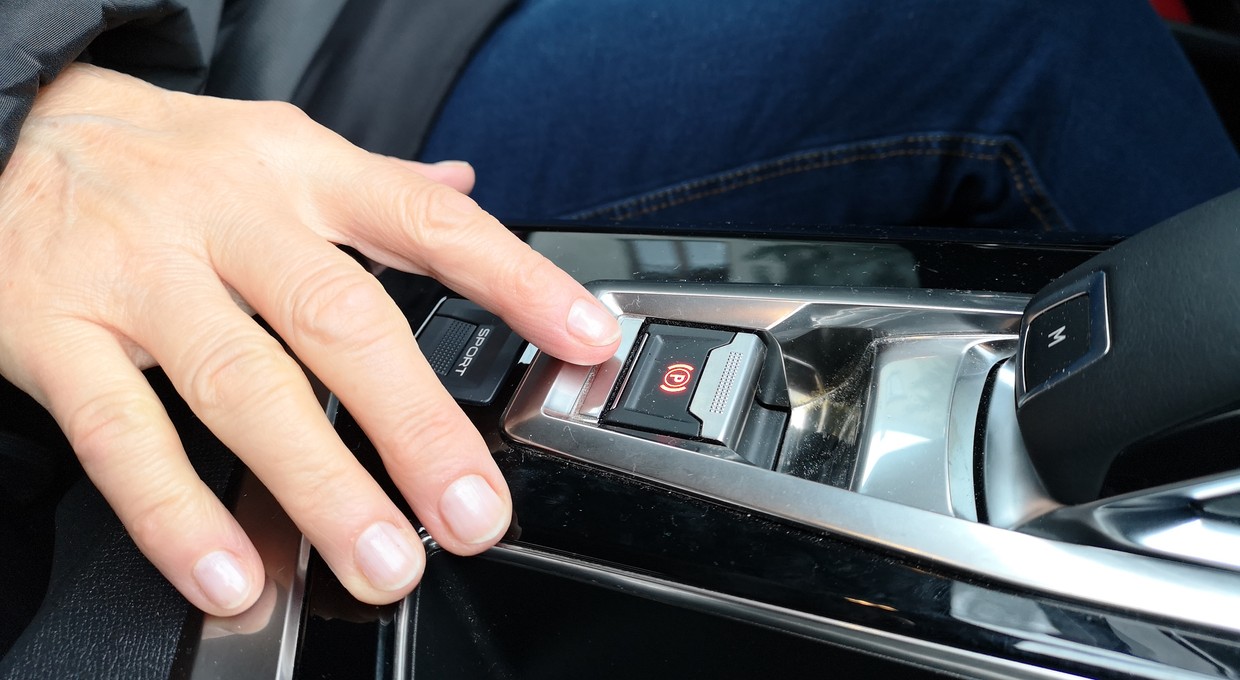 Hamulec postojowy jest nielegalny? Tak wynika z przepisów