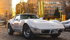 Corvette, Duży Fiat, Syrena czy chiński elektryk - najciekawsze auta do wypożyczenia na minuty