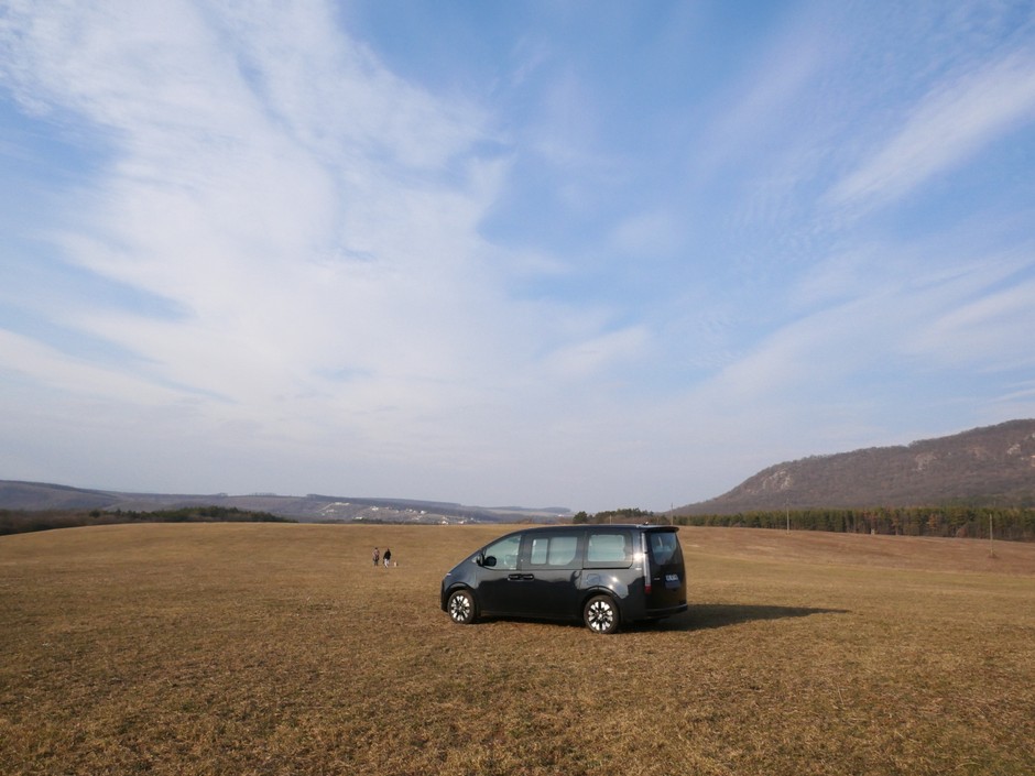 Hyundai Staria 1.6 T-GDi HEV (225 KM) Luxury